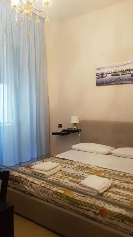 Guesthouse Re Ferdinando เนเปิลส์ ภายนอก รูปภาพ