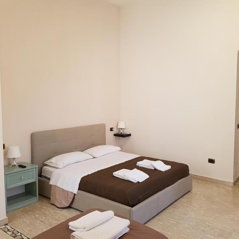 Guesthouse Re Ferdinando เนเปิลส์ ภายนอก รูปภาพ